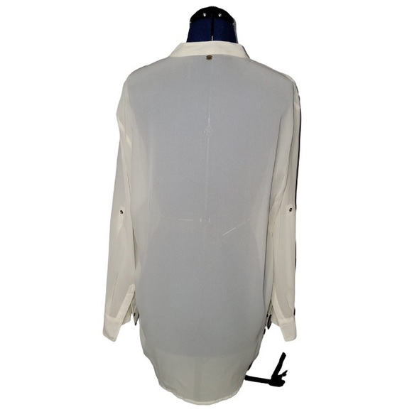 (W) Sheer Blouse From Guess - Picture 2 of 8